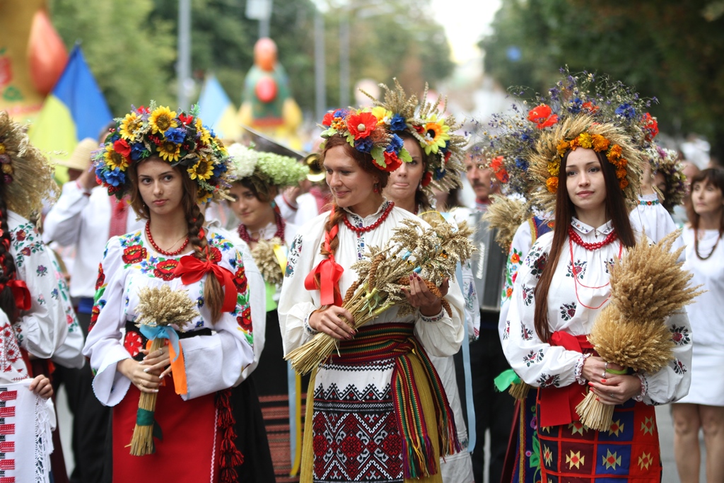 Украинцы в костюмах